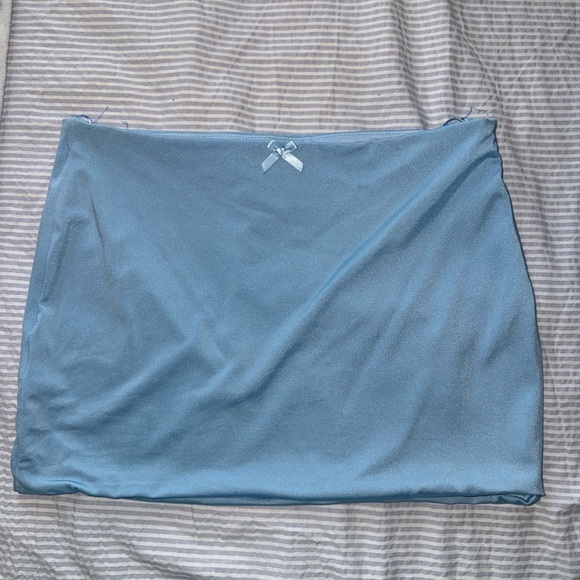 Edikted Lucinda bow detail mini skirt size medium in blue!! - Picture 4 of 7